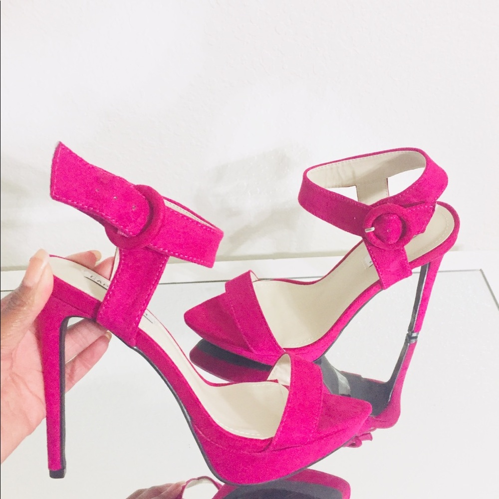 💥New Cape Robbin Fuchsia Peep Toe Heels